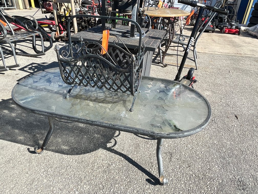 Glass Top Patio Table and Metal Decoration (03)