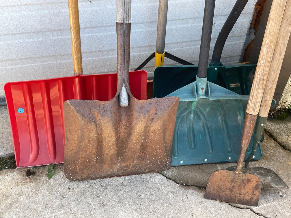 Snow Shovels and Ice Choppers (03)