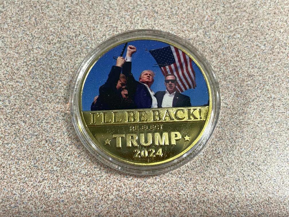 Donald Trump Coin and Card (T2)