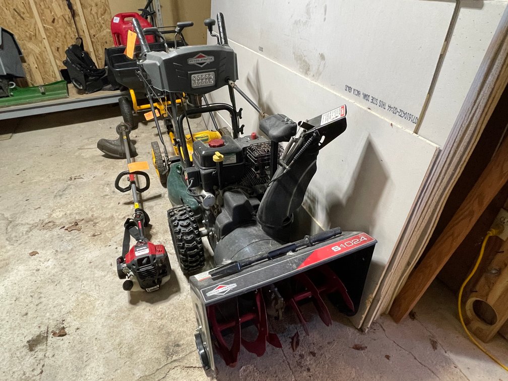Briggs & Stratton S1024 Snow Blower