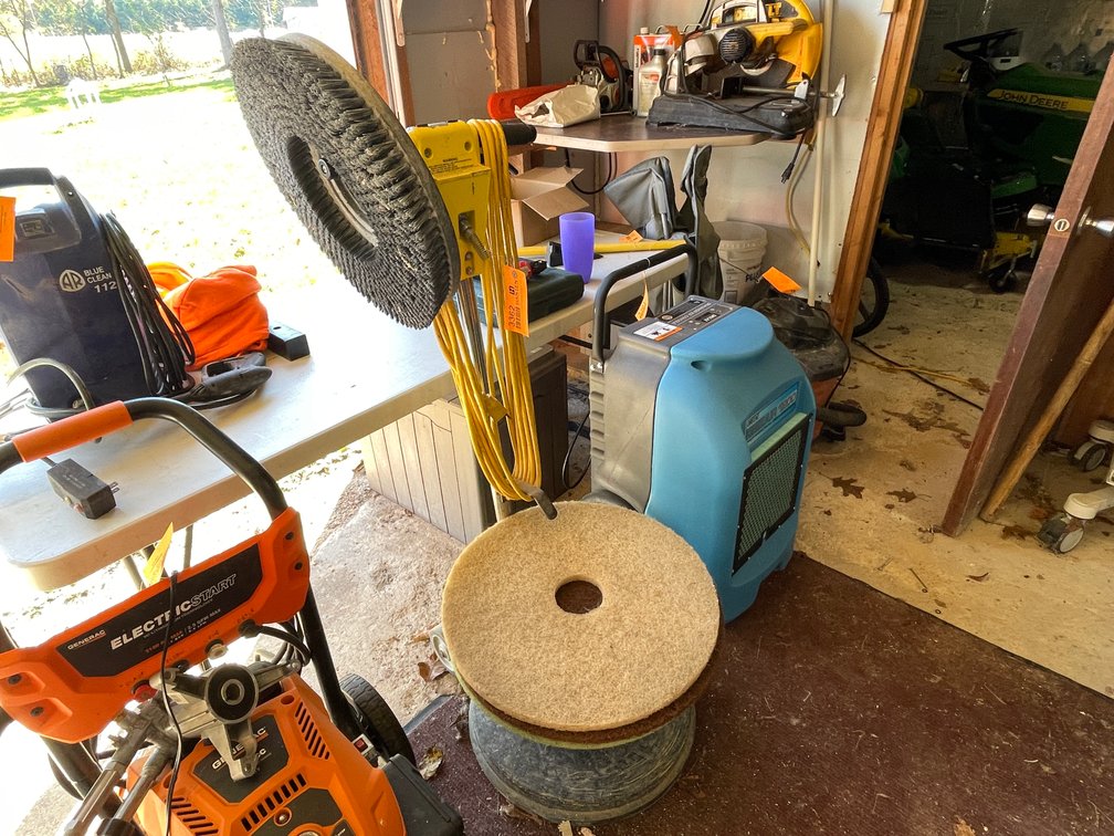 Tornado 20" Floor Scrubber