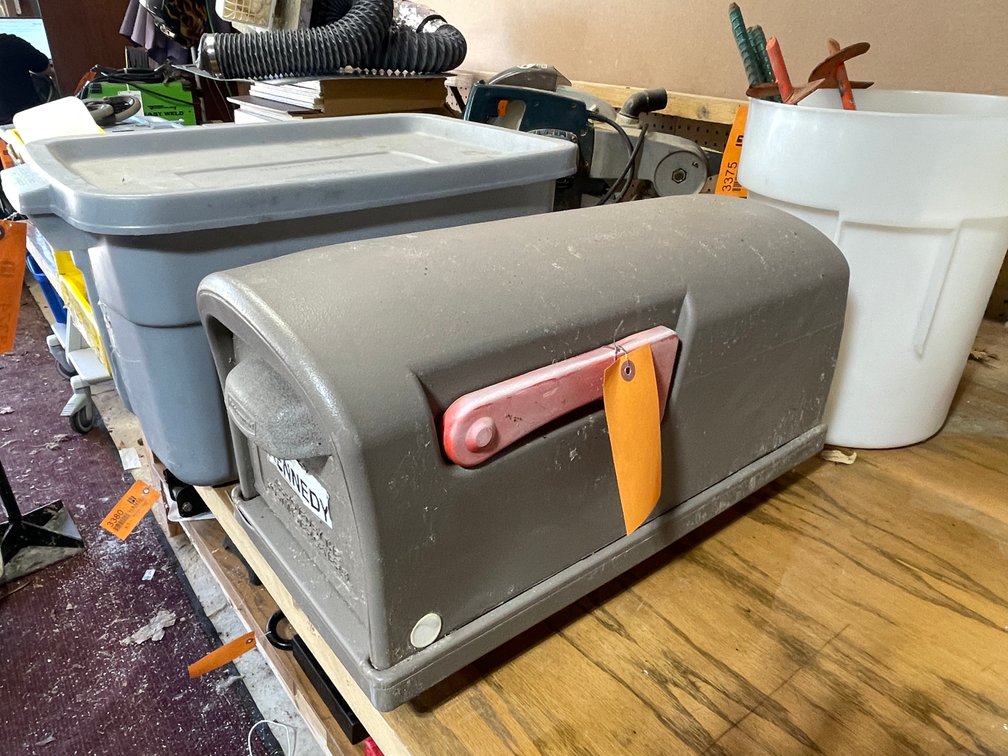 Rubbermaid Poly Mailbox
