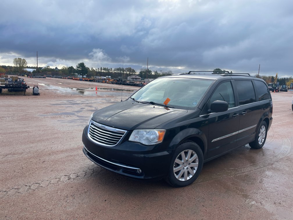 2014 Chrysler Town and Country Minivan (Has WI Title)