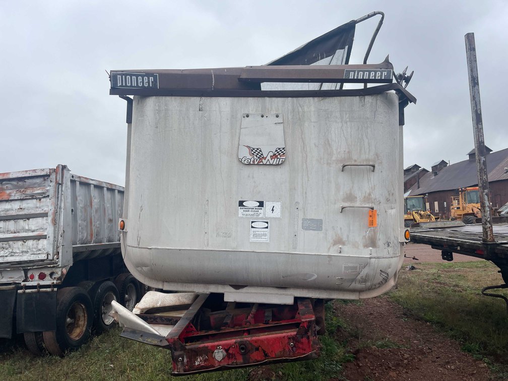 1989 Fruehauf Tri Axle Dump Trailer (Has WI Title)