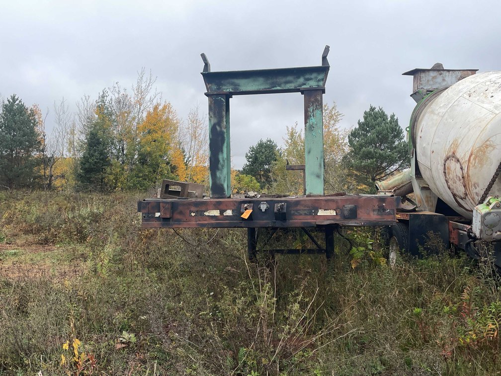 1980 Stoughton Flatbed Tri Axle Trailer (Has MI Title)