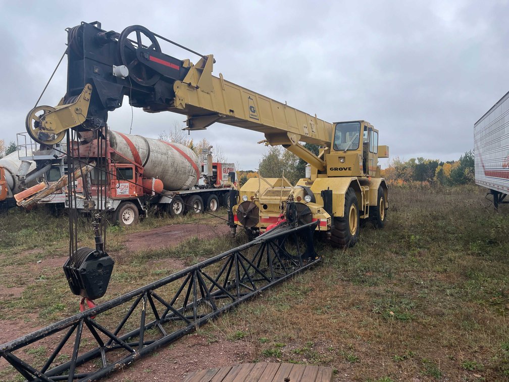 Grove RT630 Wheel Tired Rough Terrain Crane