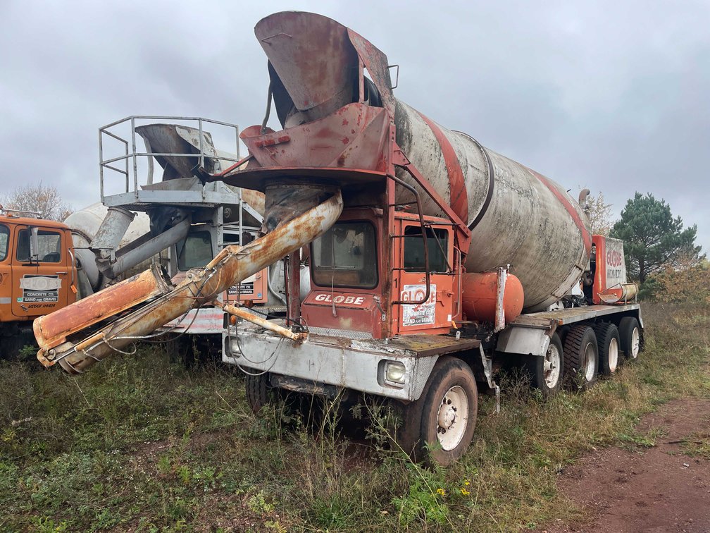 1981 Oshkosh Quad Axle Front Discharge Concrete Mixer (Has MI Title)