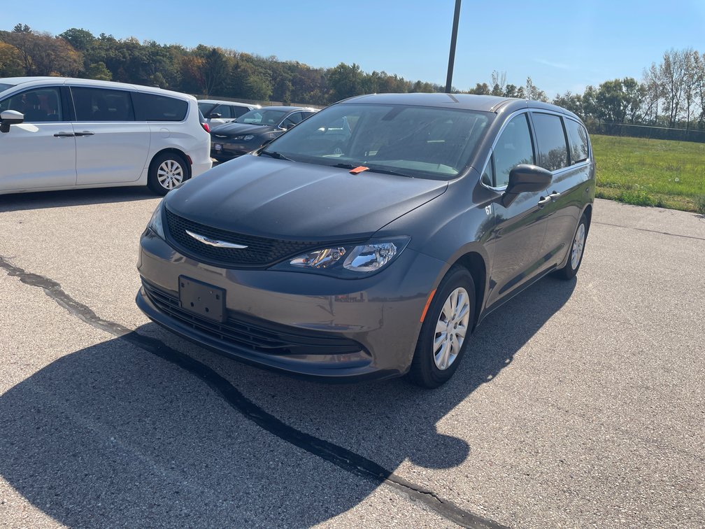 2020 Chrysler Voyager Mini Van (Has WI Title)
