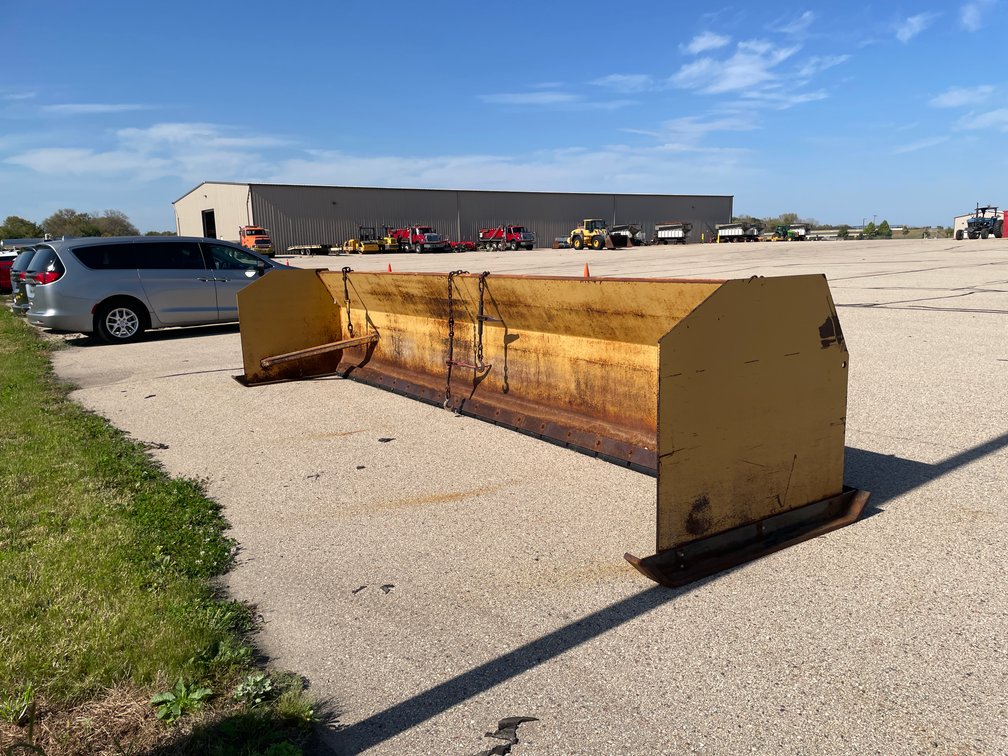 Quality Welding Service Loader Bucket Snow Pusher