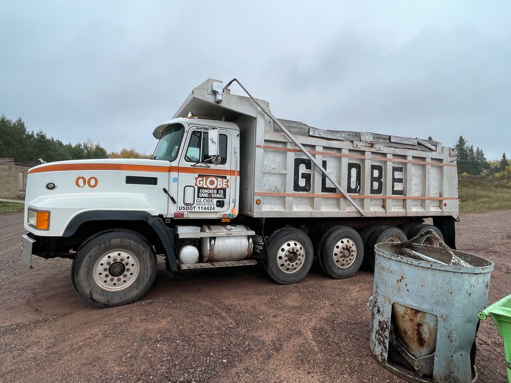 2000 Mack Quad Axle Dump Truck (Has WI Title)