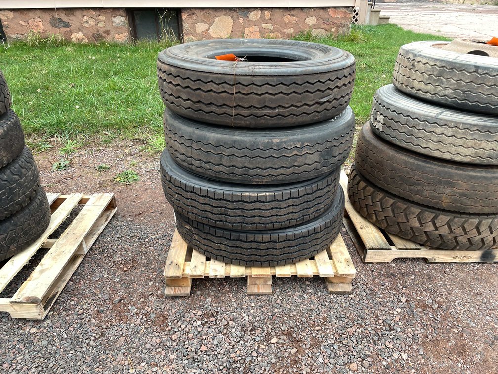 (4) Tires