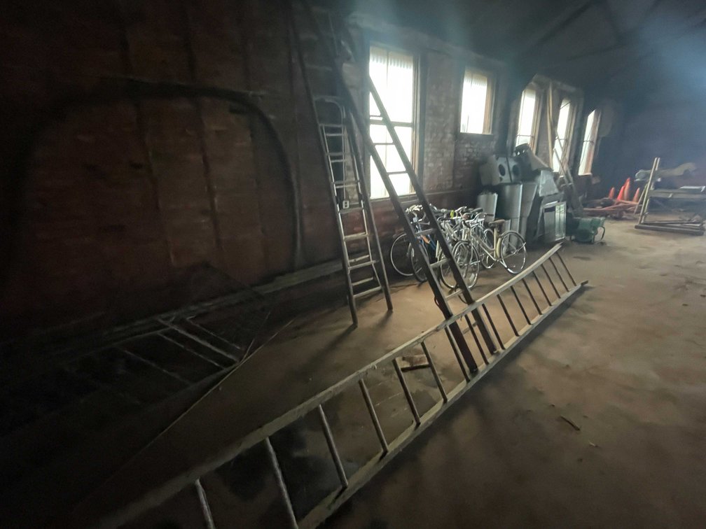 (2) Ladders