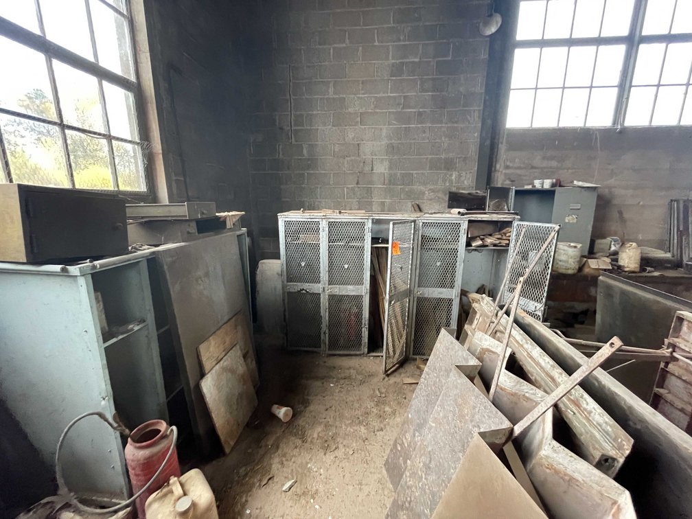 Metal Locker/Cabinets/Shelf