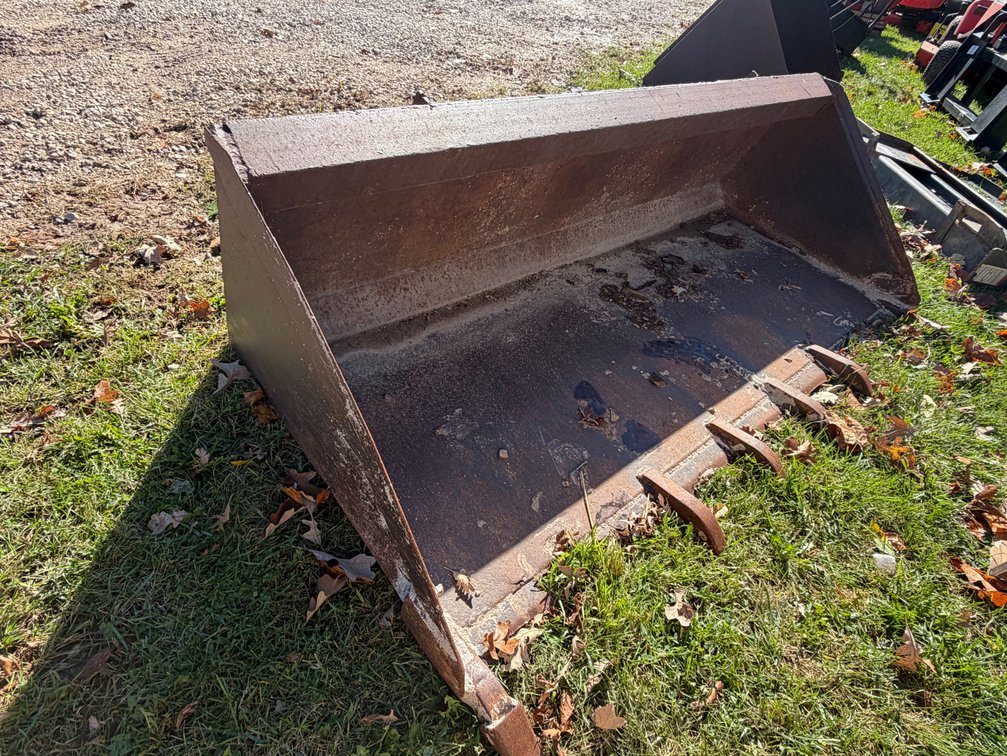 Skid Steer Tooth Bucket
