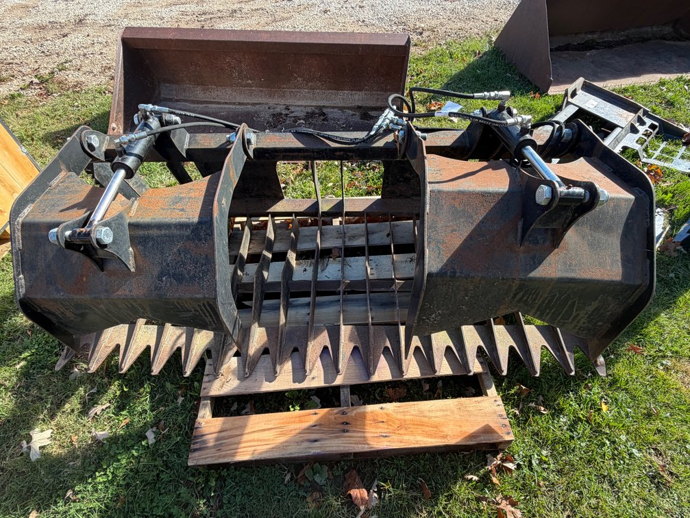 Skid Steer Grapple Bucket