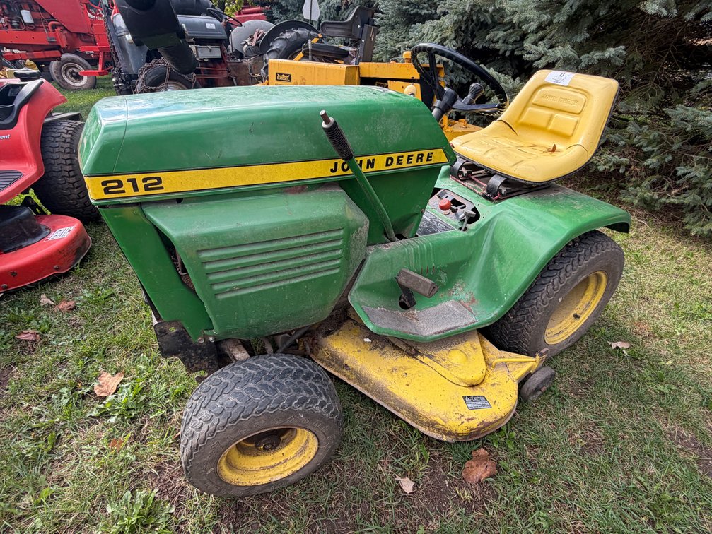 John Deere Lawn Tractor 212
