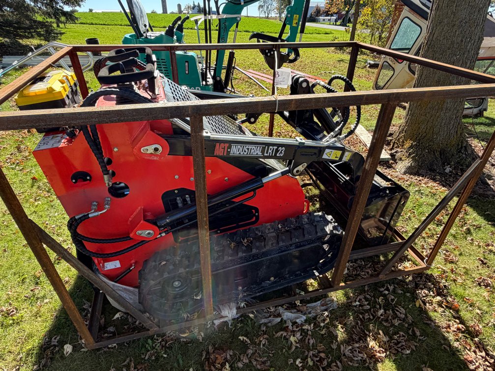 AGT LRT23 Mini Skid Steer