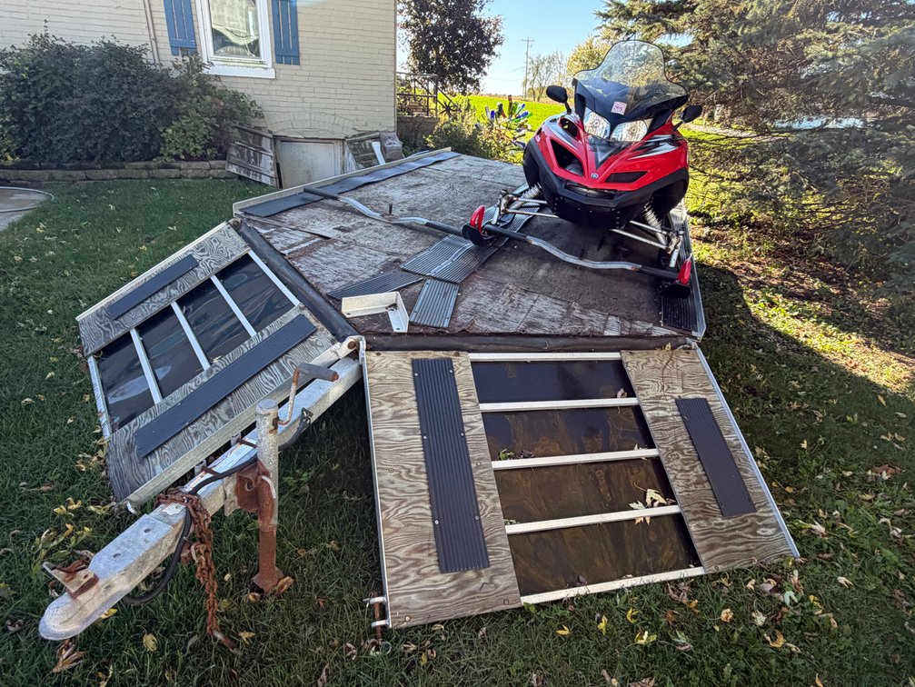 2004 SX Venom 700 Snowmobile