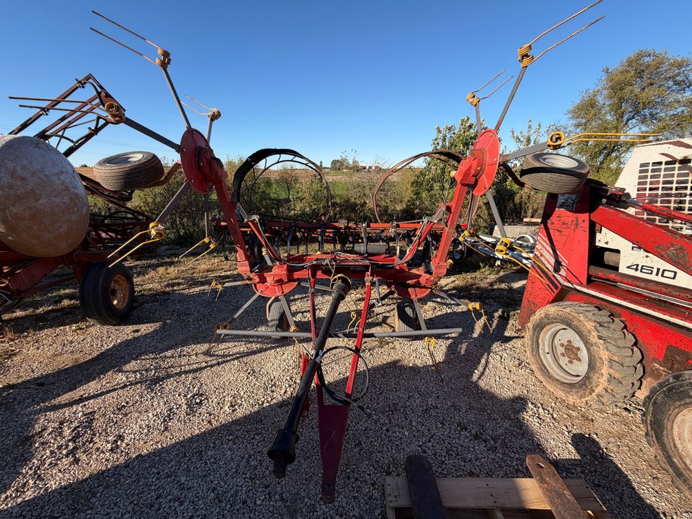 H & S 5800 Rotary Hay Tedder