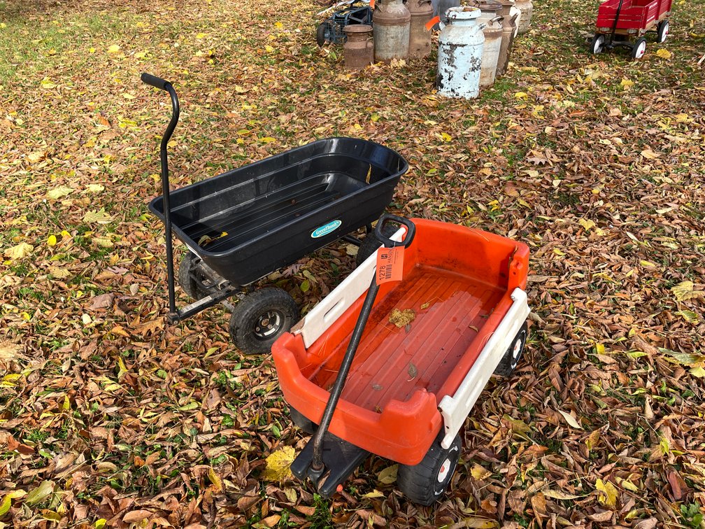 Little Tikes Yard Cart and Green Thumb Yard Cart