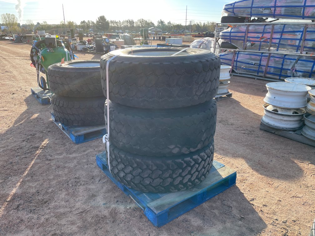 (3) 425x65R22.5