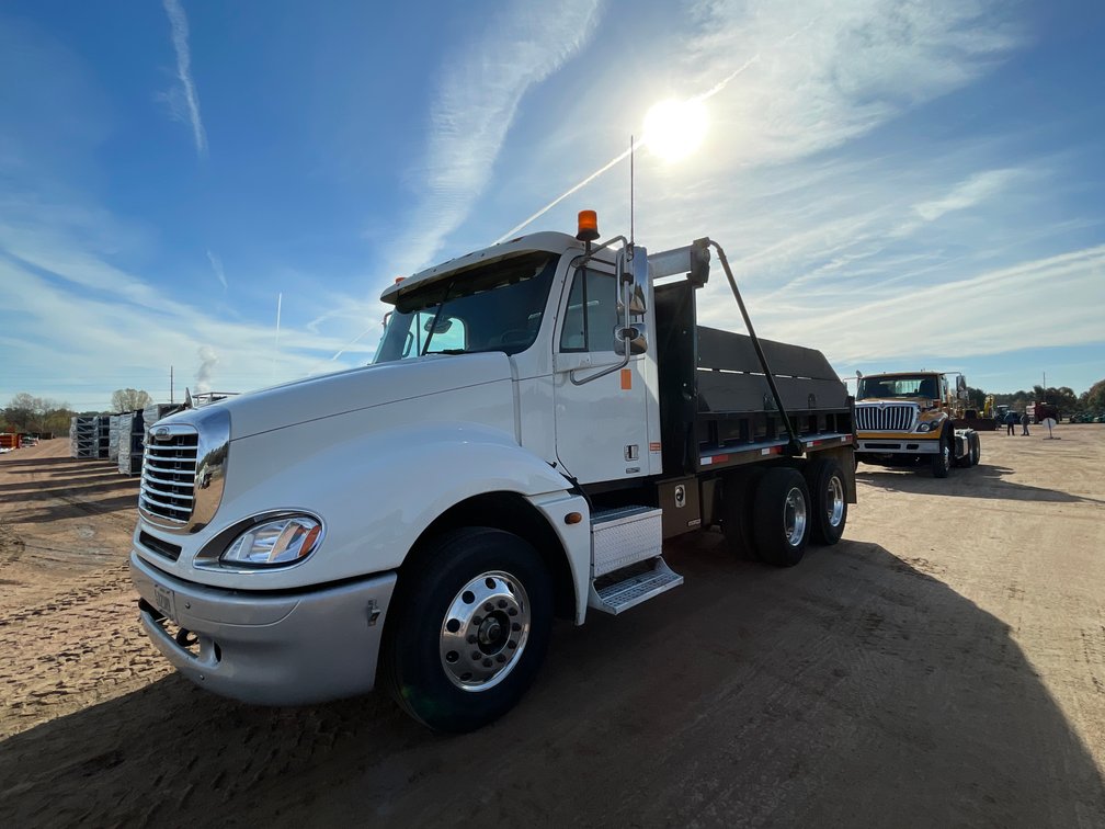 2004 Freightliner Columbia Tandem Axle Dump Truck, (Title?)