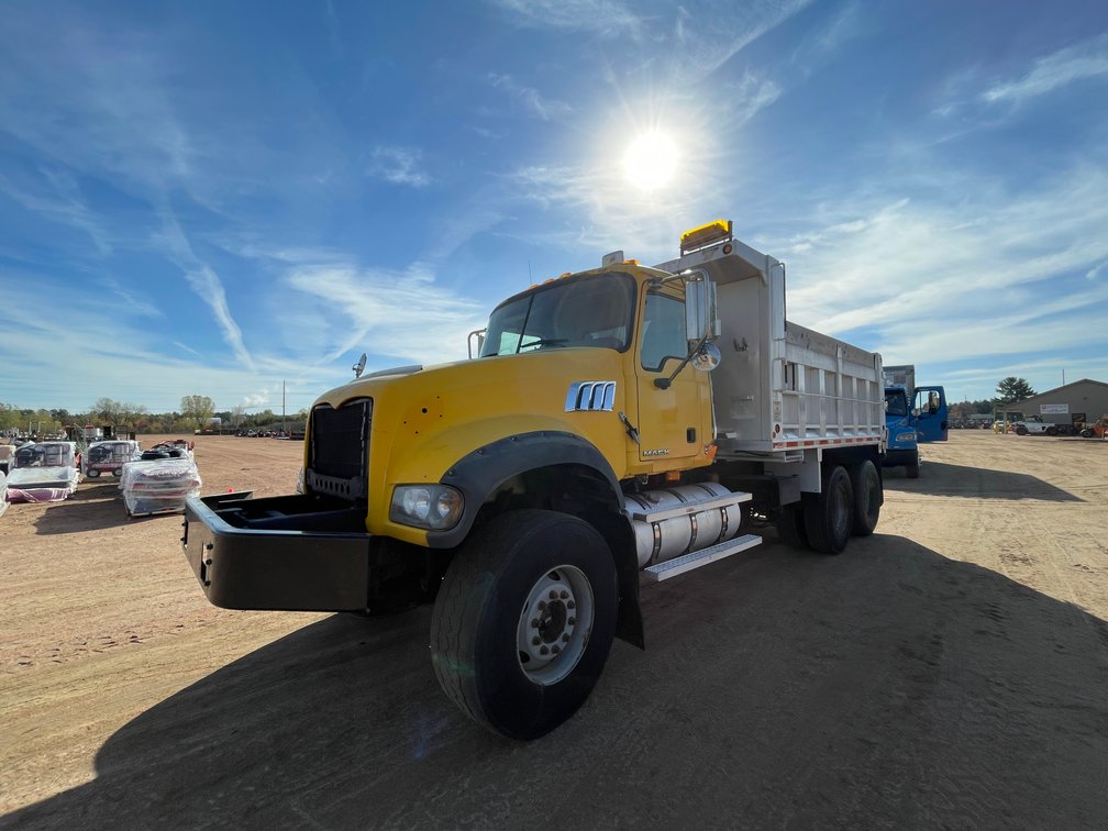 2009 Mack Tandem Axle Day Cab (Has PA Title)