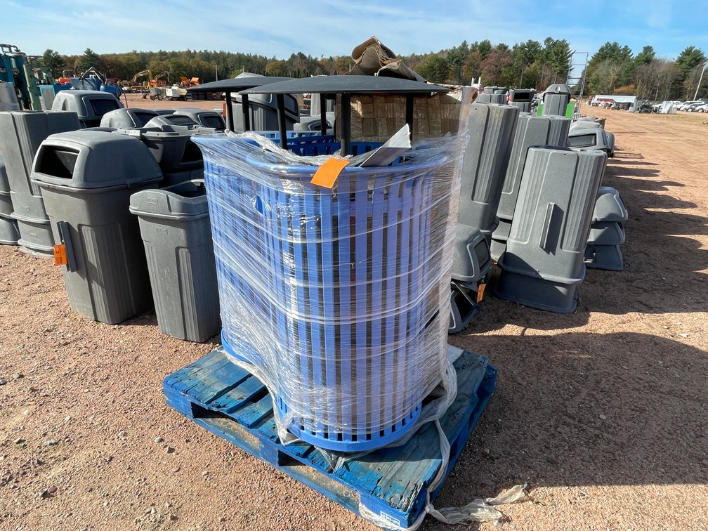 (2) Outdoor Garbage Cans