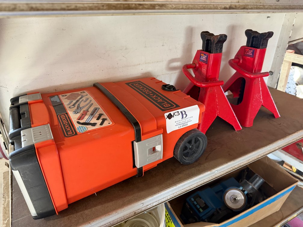 Small Black + Decker Toolbox