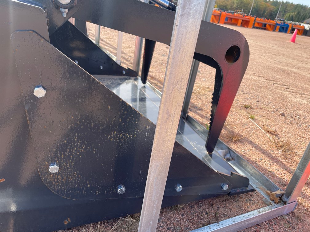 LandHonor Mini Skid Steer Grapple Bucket Attachment