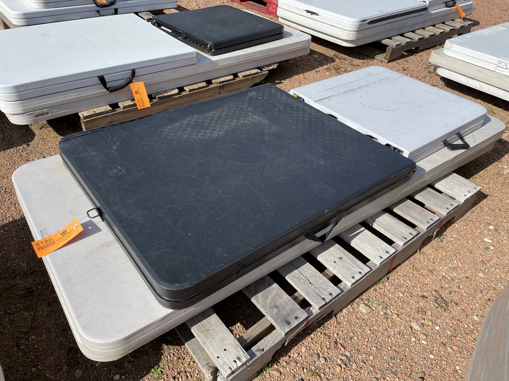 (4) Folding Tables