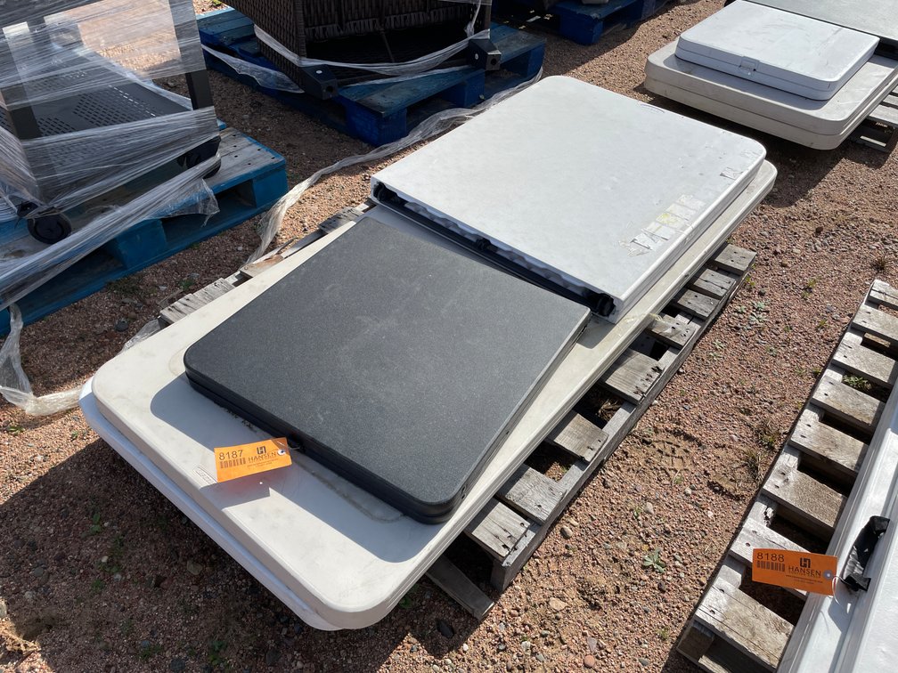 (4) Folding Tables