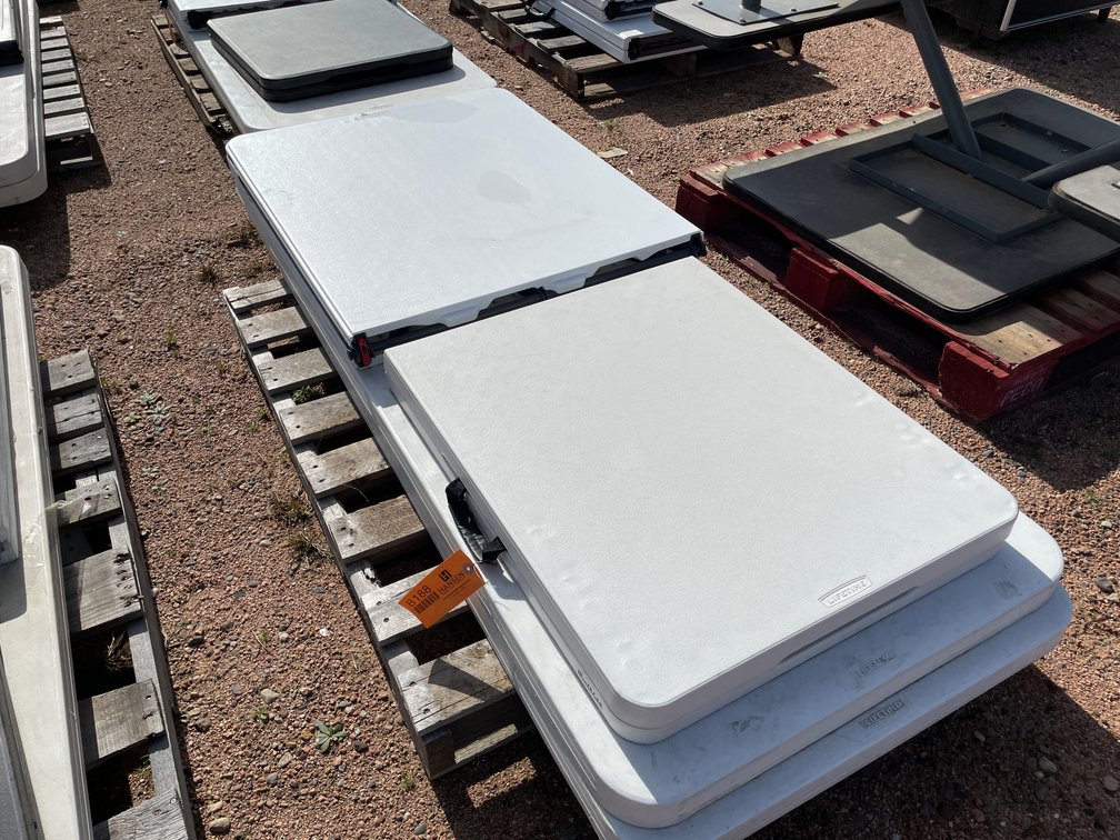 (4) Folding Tables