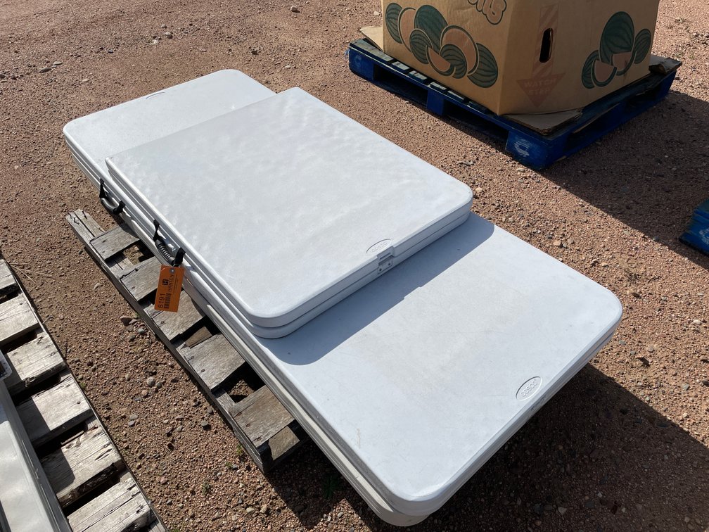 (4) Folding Tables
