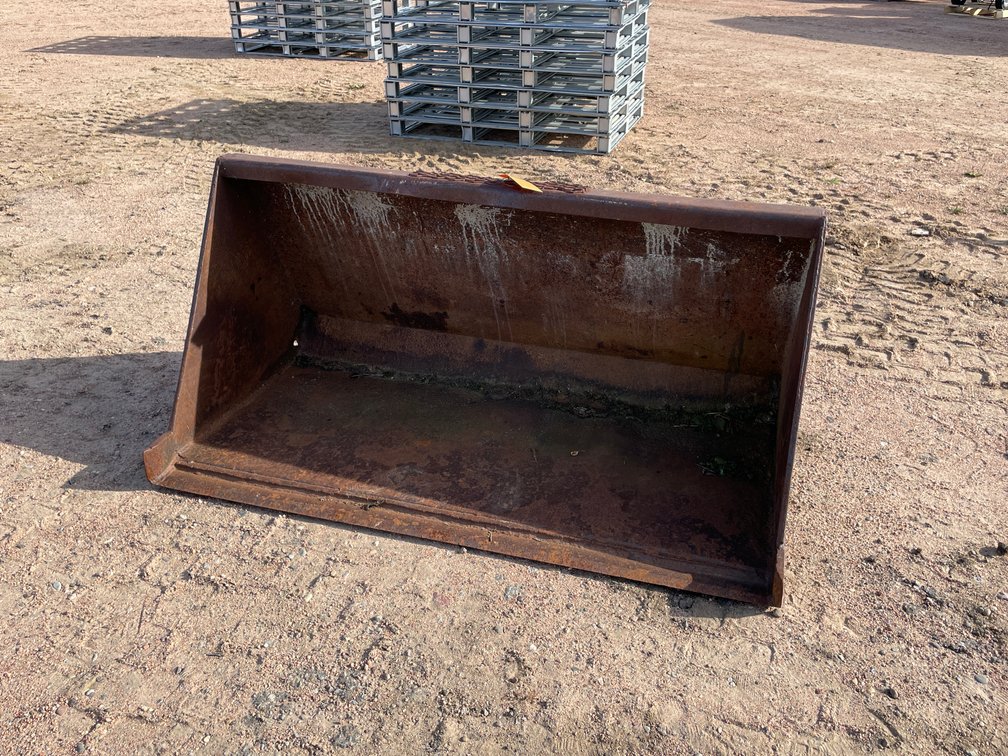 Universal Mount Skidsteer Bucket