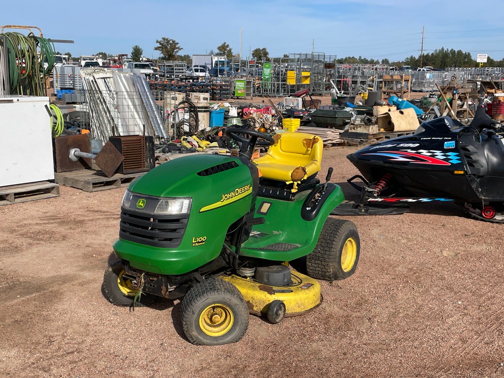 John Deere L100 Lawn Mower
