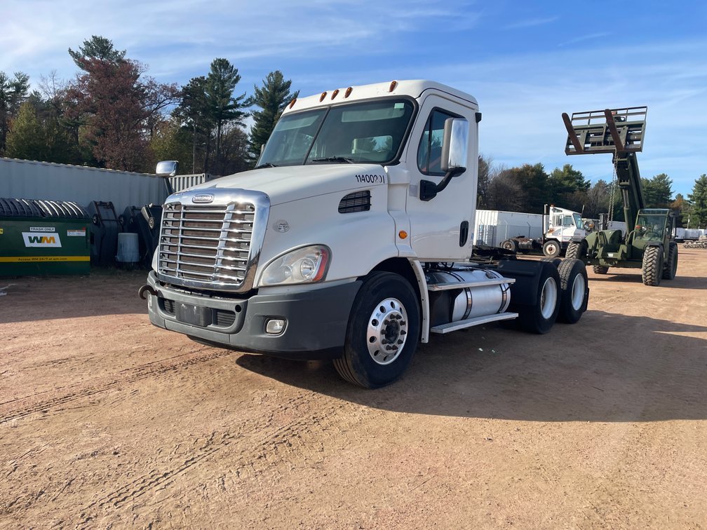 2014 Freightliner Cascadia 113 Day Cab NON-RUNNER (Has NE Title)