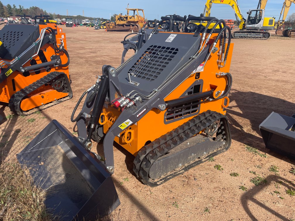 LandHonor Mini Skid Steer Loader
