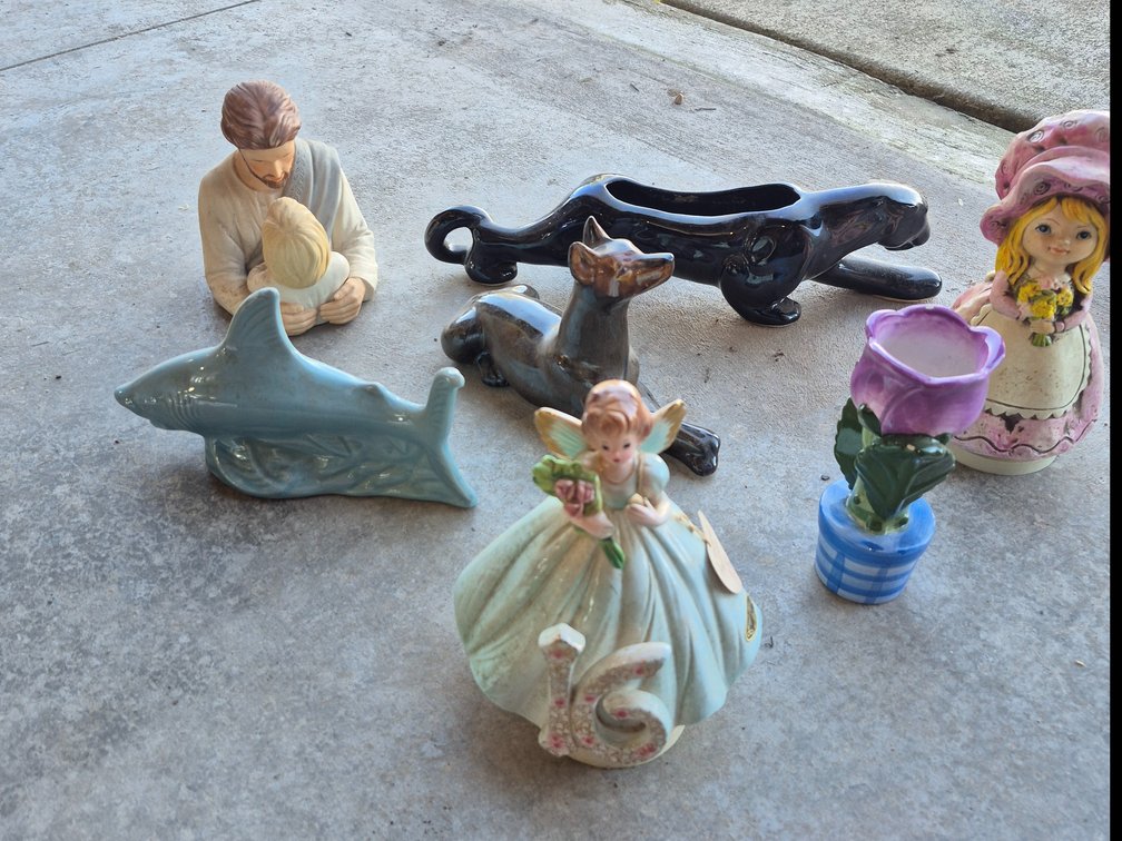 Figurines