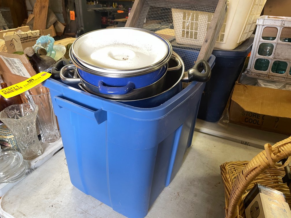 Assortment of Kitchen Ware