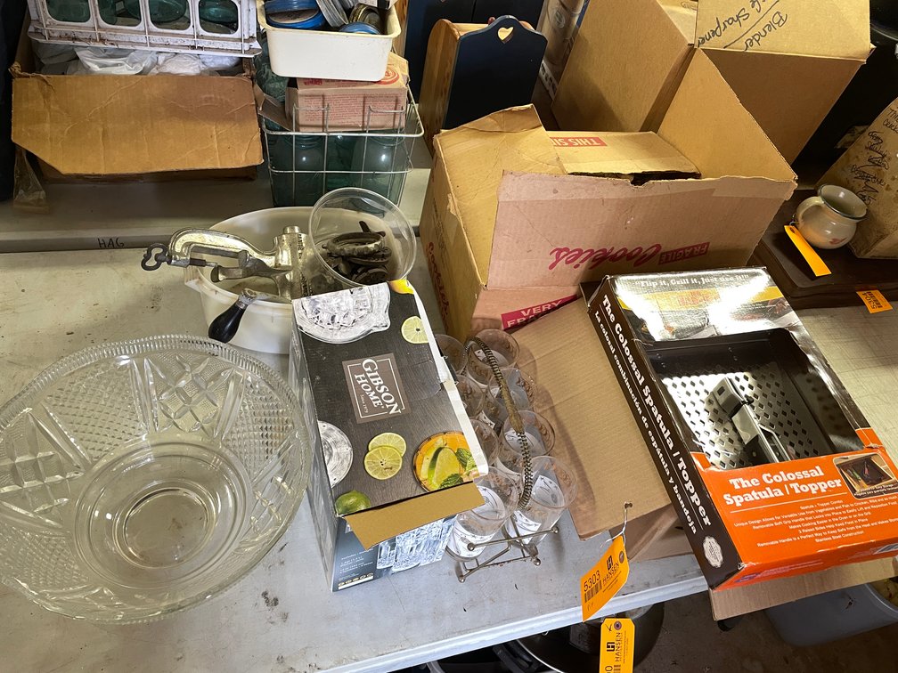 Assortment of Kitchen Ware