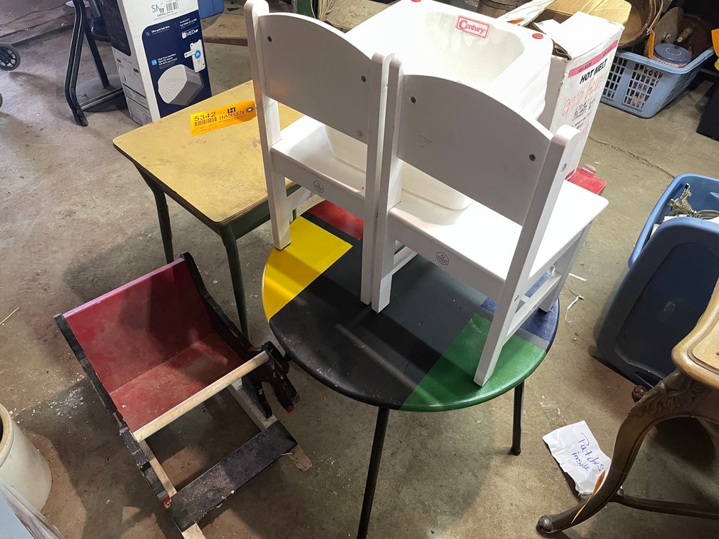Kids Table and Chairs