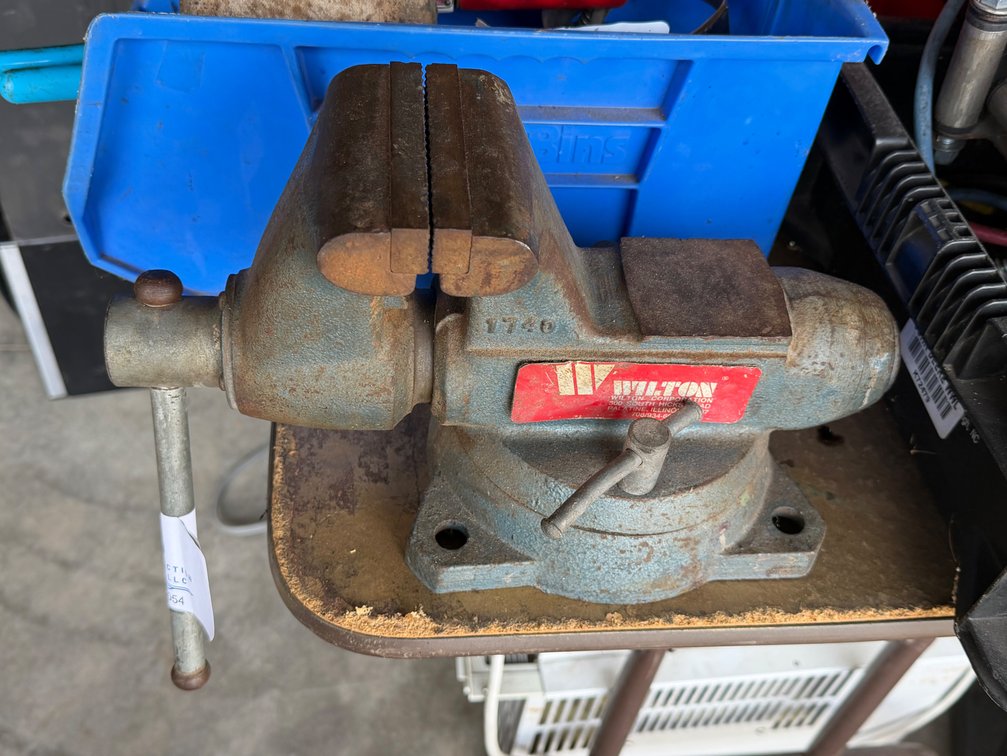 Swivel Vise
