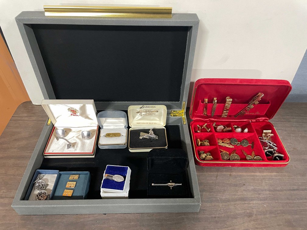Vintage Cuff Links and Tie Tacks in Storage Box (T5)