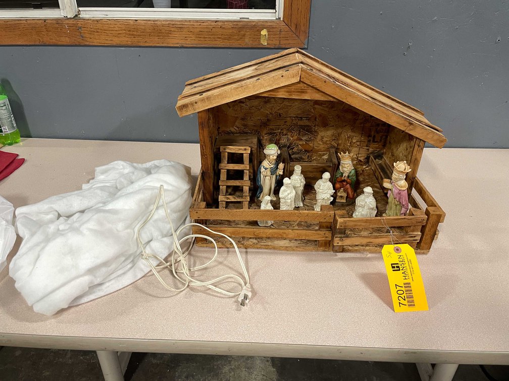 Wooden Nativity (T3)