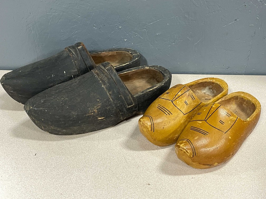 Vintage Wooden Shoes (T4)