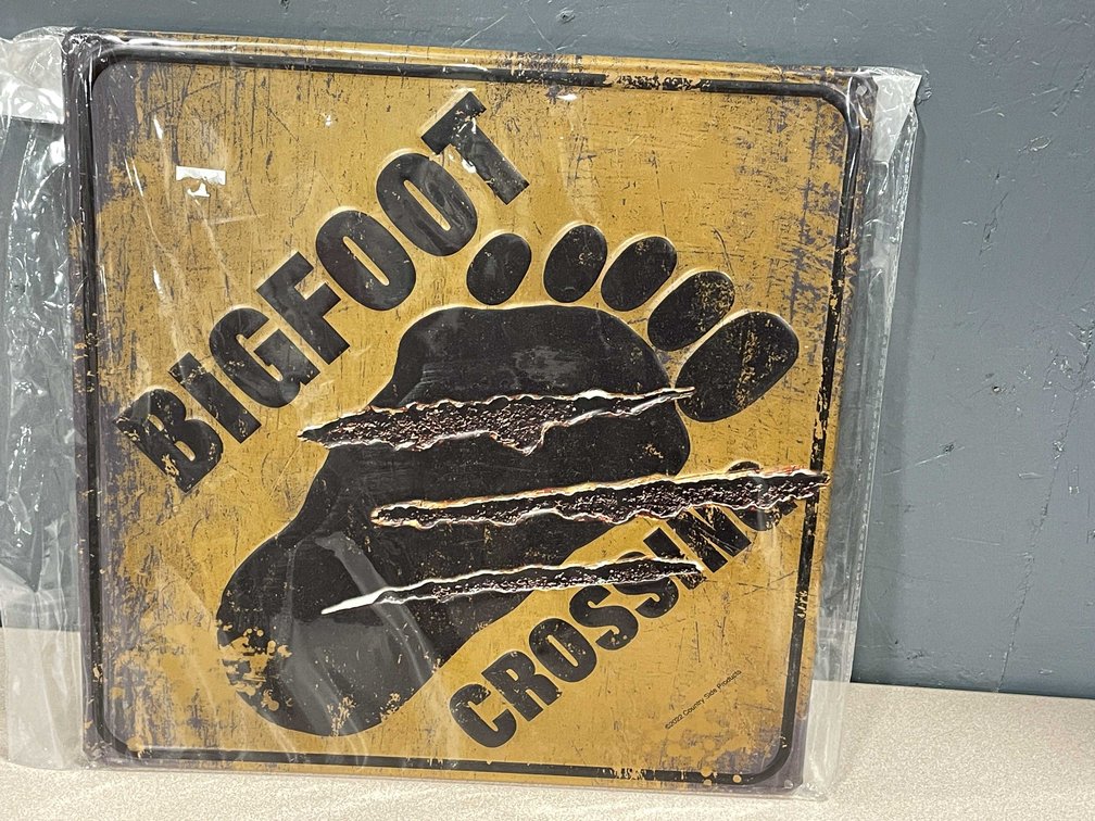 Bigfoot Crossing Metal Sign (T5)