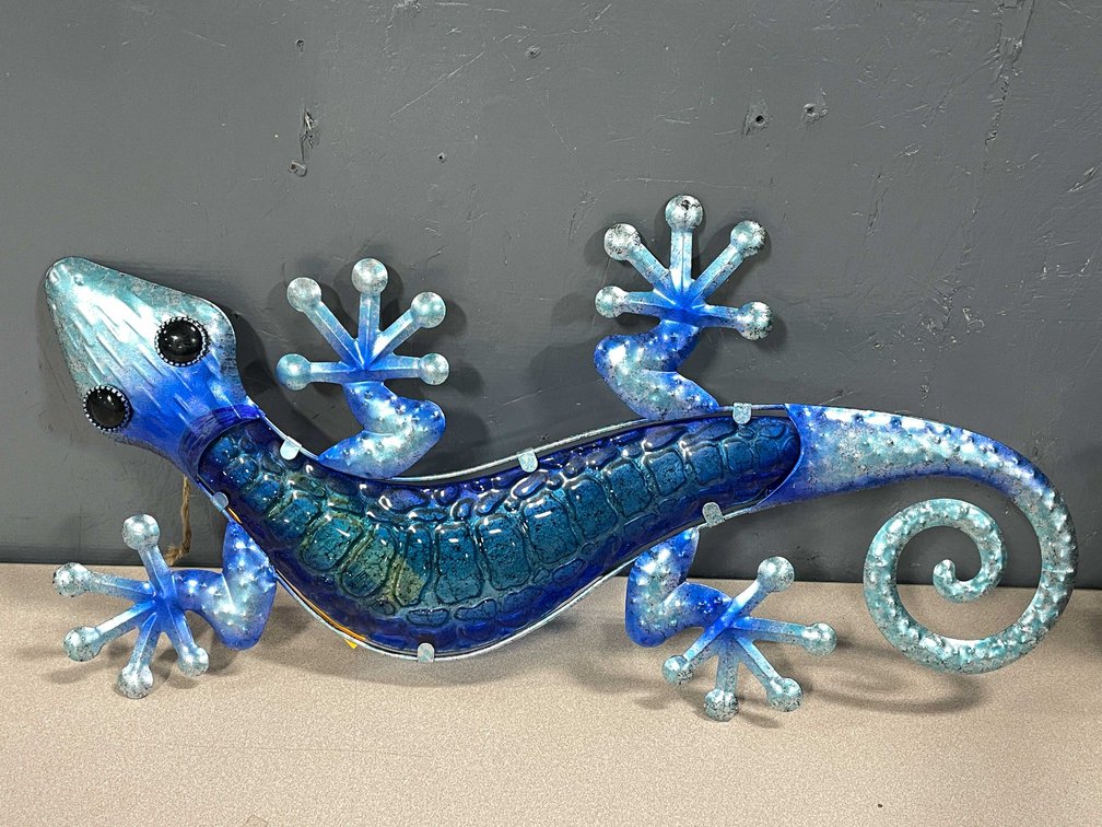 24" Glass and Metal Indoor Outdoor Lizard Wall Art (T5)