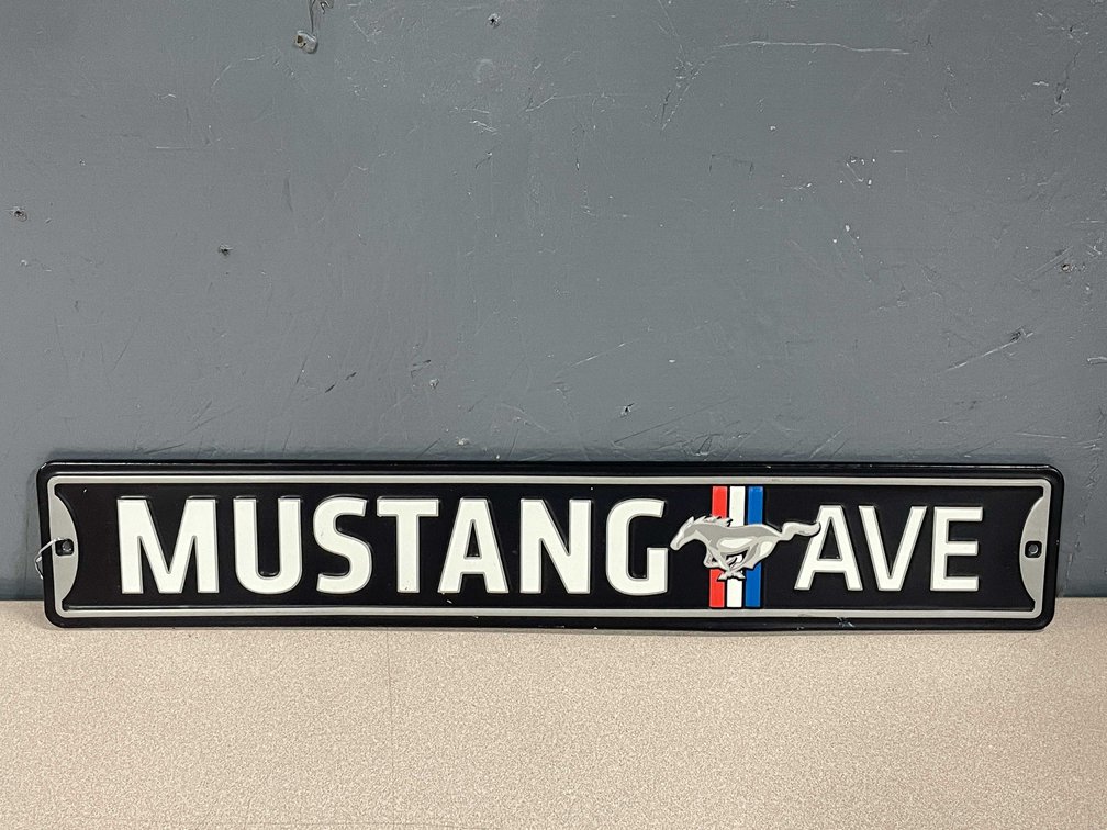 Mustang Ave Street Sign (T5)