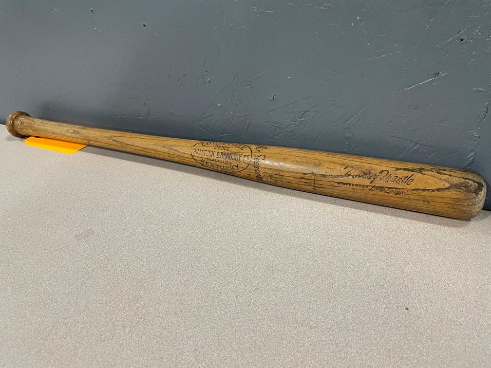 Vintage Hillerich and Bradsby Mickey Mantle Wooden Baseball Bat (T5)